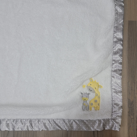 Carters Child Mine Mommy & Me Giraffe White Silver Satin Polka Trim Baby Blanket - Picture 2 of 4